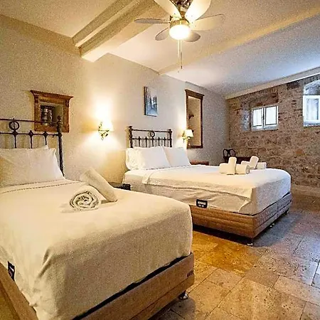 Opus 1910 Hotell 3*